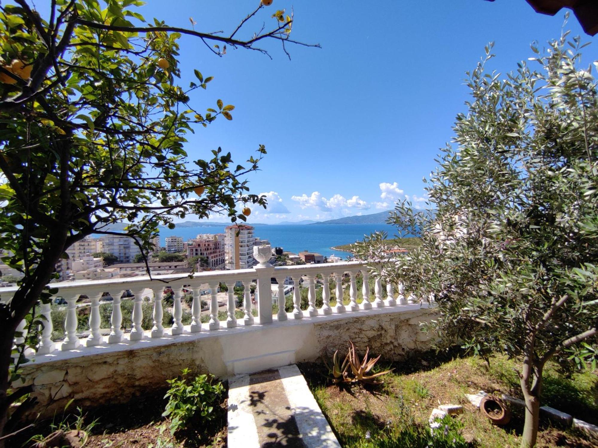 Aris Apartment Sarandë Exteriör bild